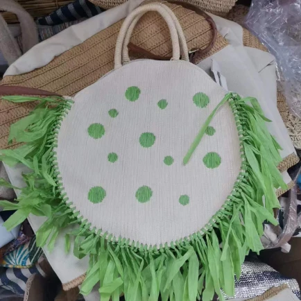 Tas bundar bordir kertas hijau dengan jumbai