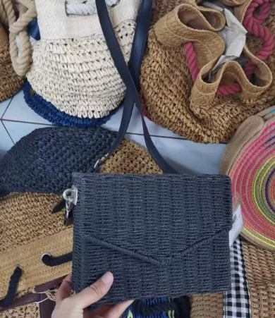 Tas Selempang Tenun Tangan Kertas Rangka Besi