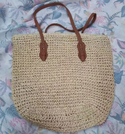 Tas jerami wanita rajutan buatan tangan