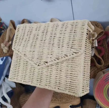 Tas Pantai Wanita Rotan Alami