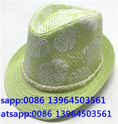 Topi koboi hijau dengan lukisan