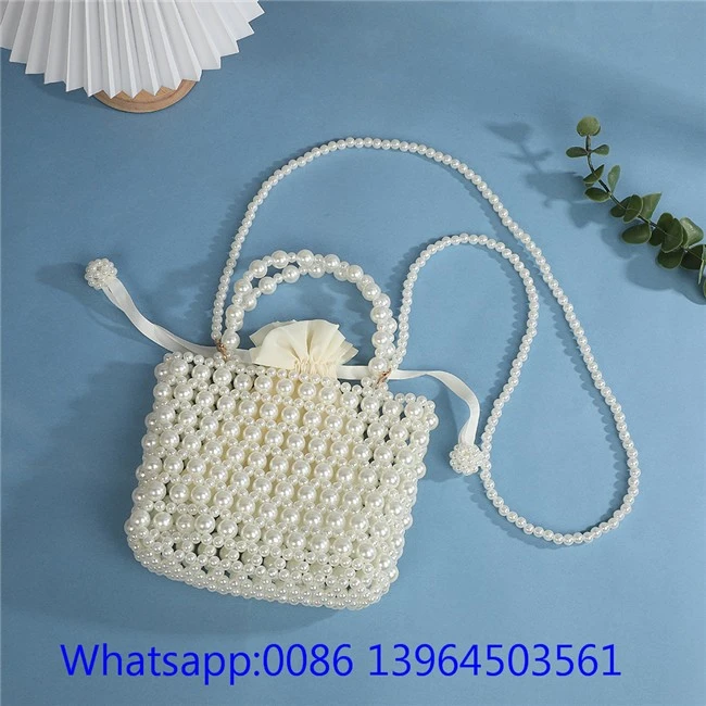 Tas selempang manik mutiara