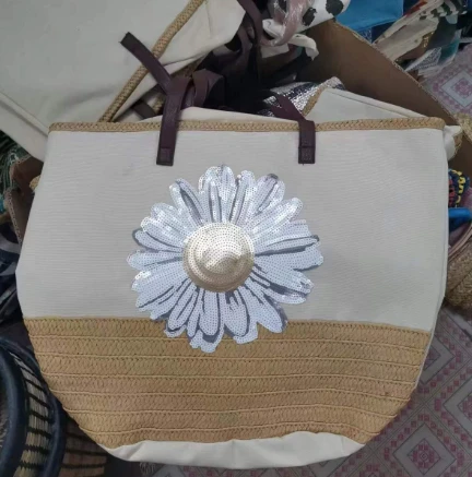 Tas Pantai Besar Dengan Sulaman Payet