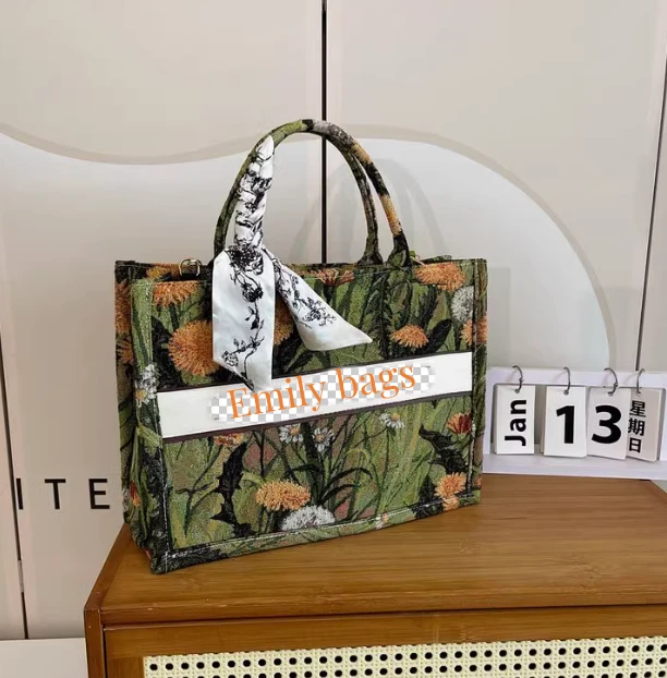 Tas tangan wanita kanvas yang dirancang