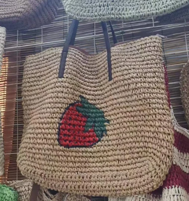 Tas Pantai Wanita Kertas Besar Stroberi