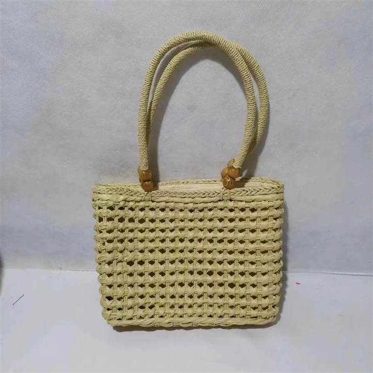 Tas Wanita Buatan Tangan Berongga dari Jerami Warna Beige