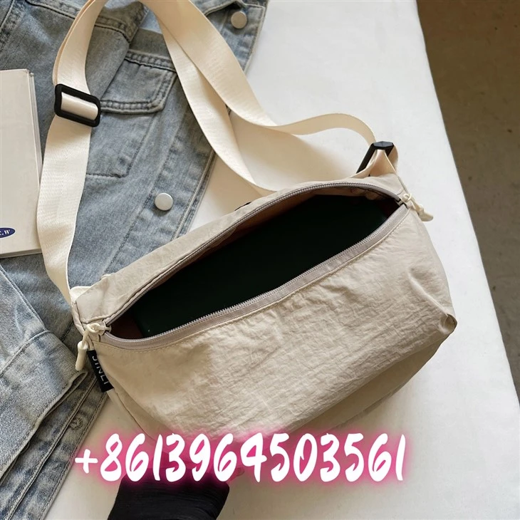 Tas nilon untuk wanita