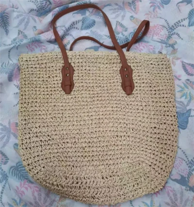 Tas jerami wanita rajutan buatan tangan