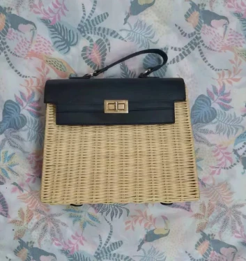 Tas Wanita Rotan Persegi