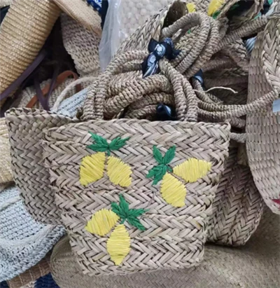 Tas tangan bordir kecil