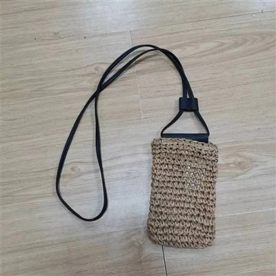 Tas Ponsel Jerami Wanita Warna Coklat