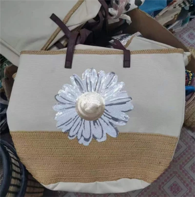 Tas Pantai Besar Dengan Sulaman Payet