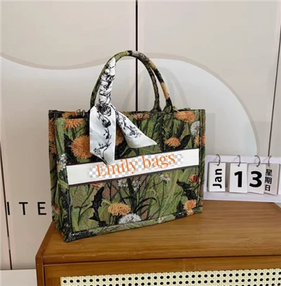 Tas tangan wanita kanvas yang dirancang