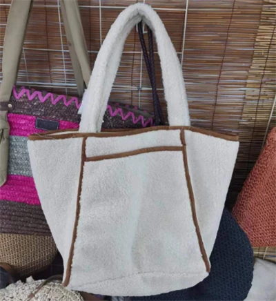 Tas Kasual Wanita Wol Domba