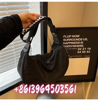 Tas bahu kecil nilon wanita