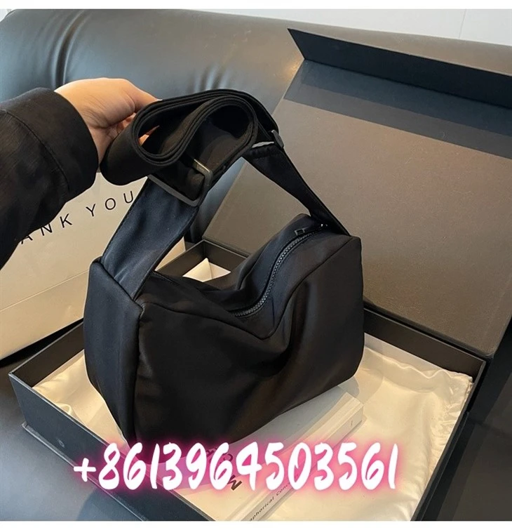Tas Crossboday Nylon Wanita